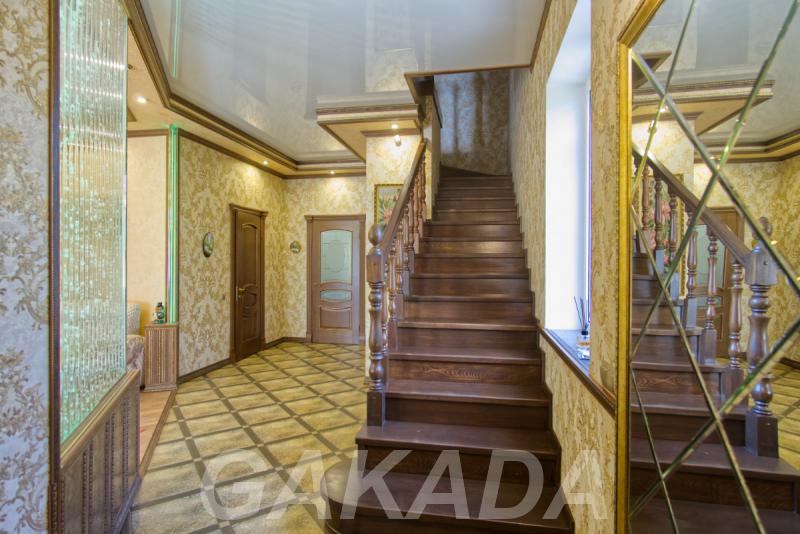 Двухэтажный дом с дорогим ремонтом,  Краснодар