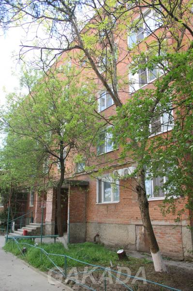 Продается двухкомнатная квартира в центре Яблоновского