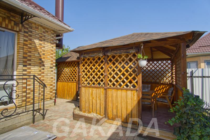 Двухэтажный дом с ремонтом в п Российский,  Краснодар