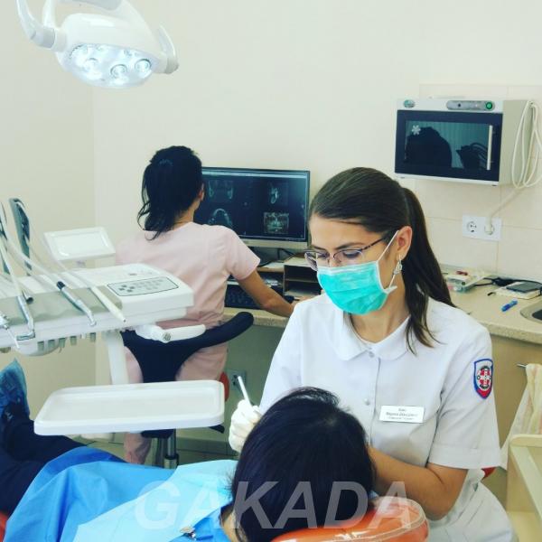 Услуги стоматологии диагностика и лечение зубов, Саки