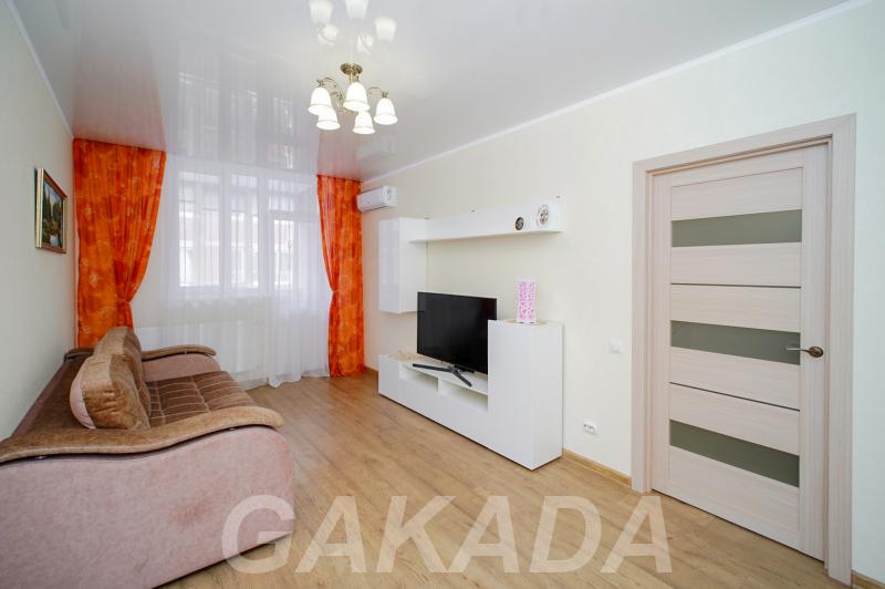 2 х комнатная квартира с большим балконом,  Краснодар