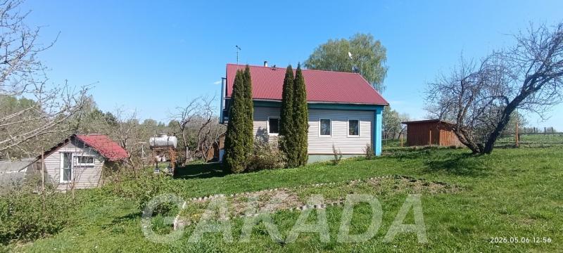 Жилой дом в д Малеево на берегу озера земли 54 сотки, Красный