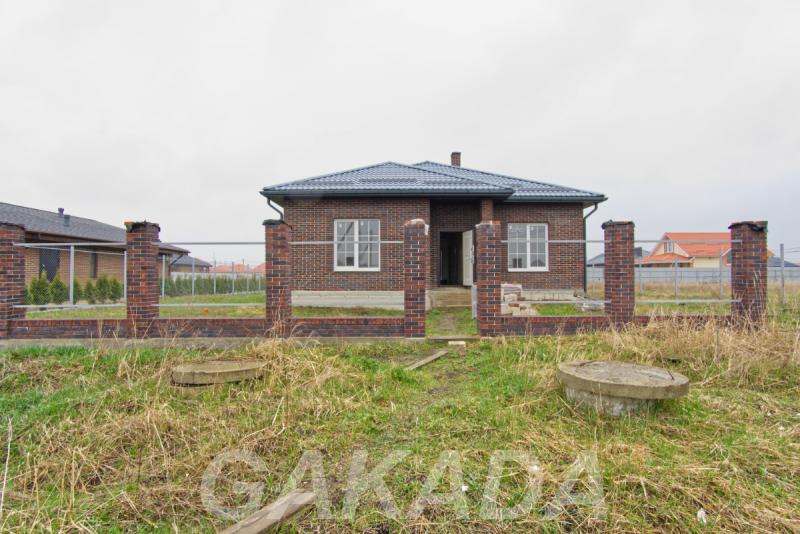 Дом с просторной кухней гостиной в п Южный,  Краснодар