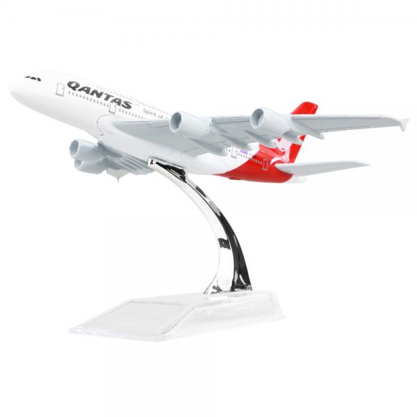 Модель самолёта Австралийской авиакомпании Qantas Airbus A,  Липецк